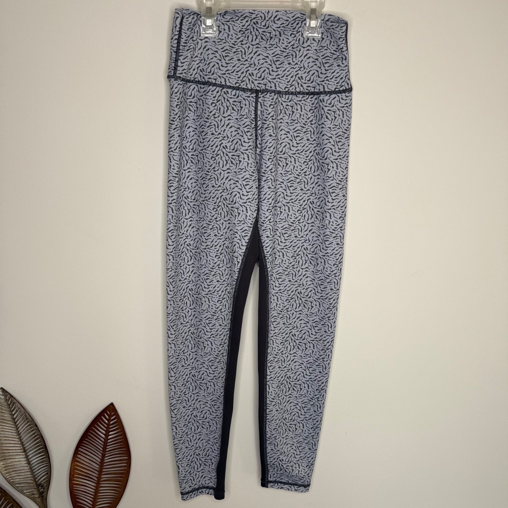 J22 AllFenix Womens Leggings Sz‎ S Moisture Wicking Powder Cheetah Blue Gray 25"